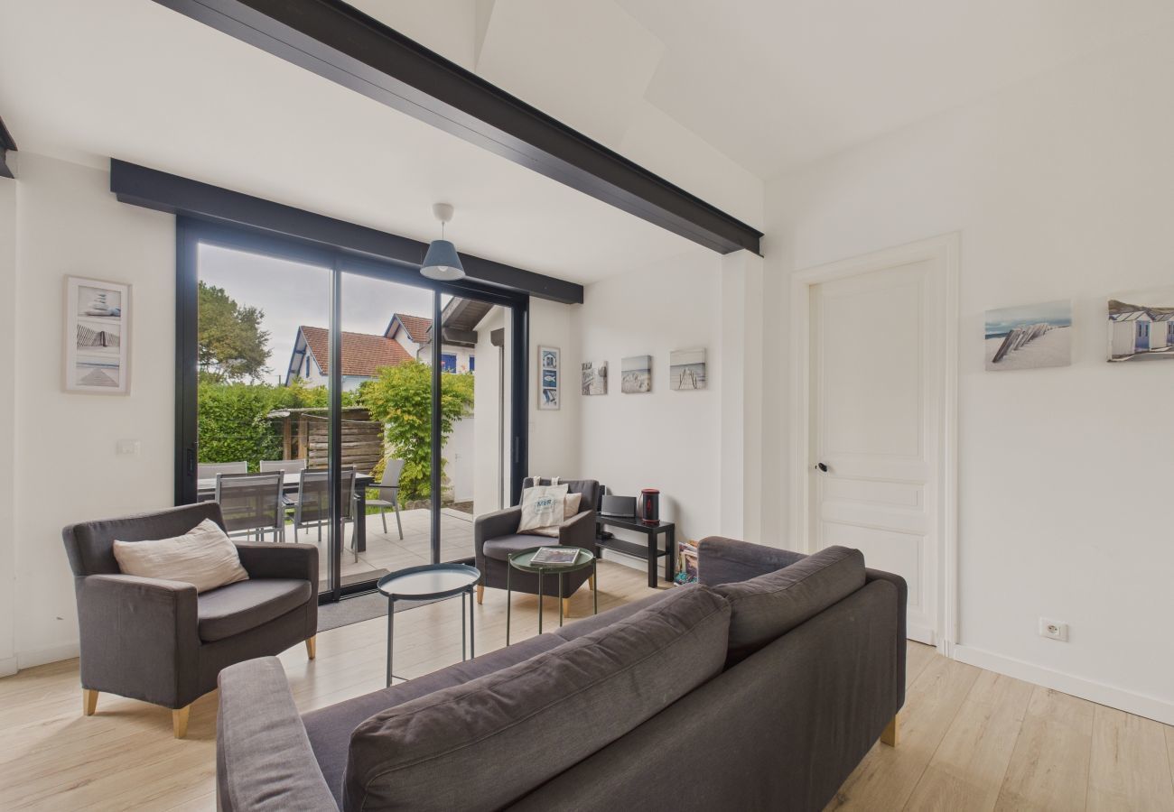 Maison à Andernos-les-Bains - À 150m de la plage, maison avec jardin pour 9