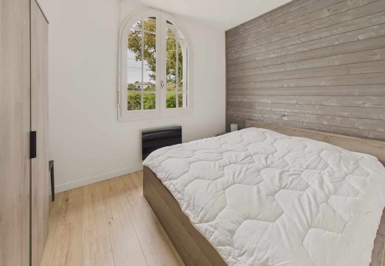 Maison à Andernos-les-Bains - À 150m de la plage, maison avec jardin pour 9
