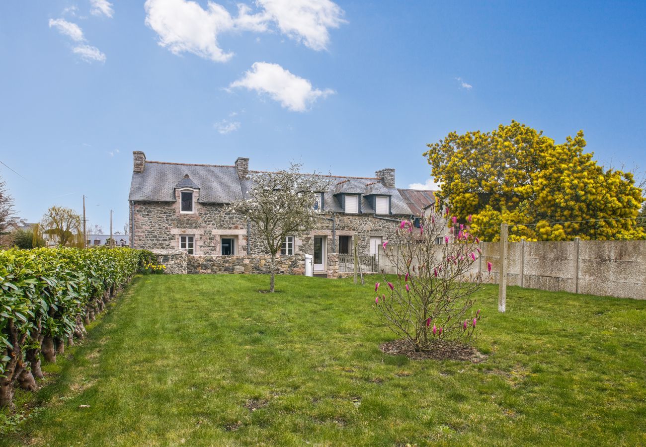 Maison à La Bouillie - Grand jardin - Maison pour 5 - Côtes-d'Armor