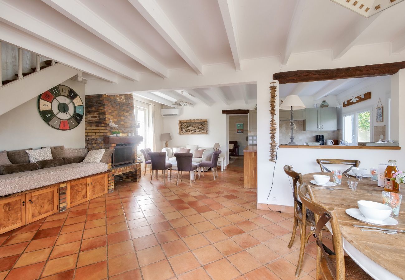 Maison à Ars-en-Ré - Maison pour 10, accès direct à la plage