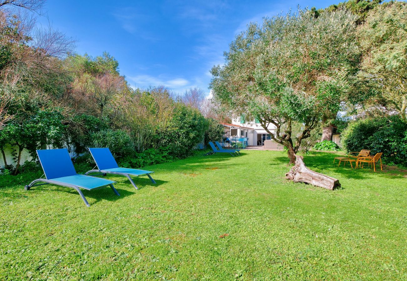 Maison à Ars-en-Ré - Maison pour 10, accès direct à la plage