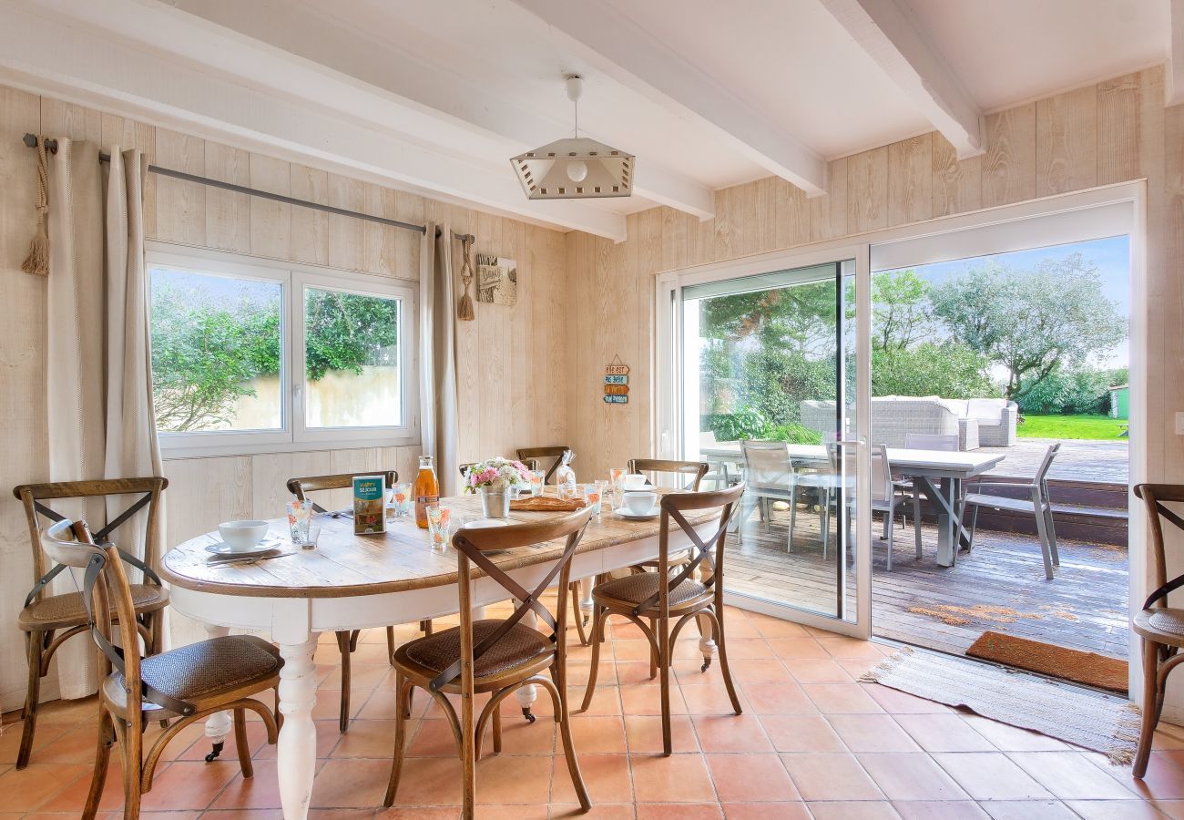 Maison à Ars-en-Ré - Maison pour 10, accès direct à la plage