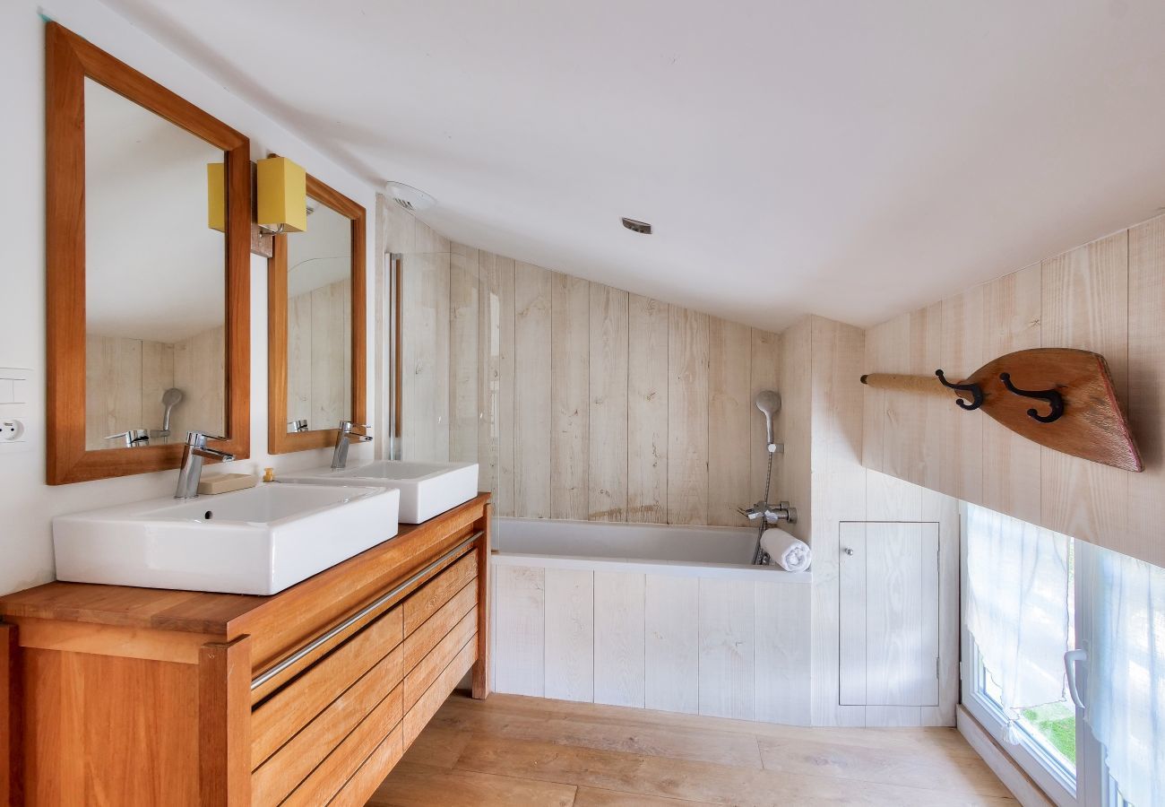 Maison à Ars-en-Ré - Maison pour 10, accès direct à la plage