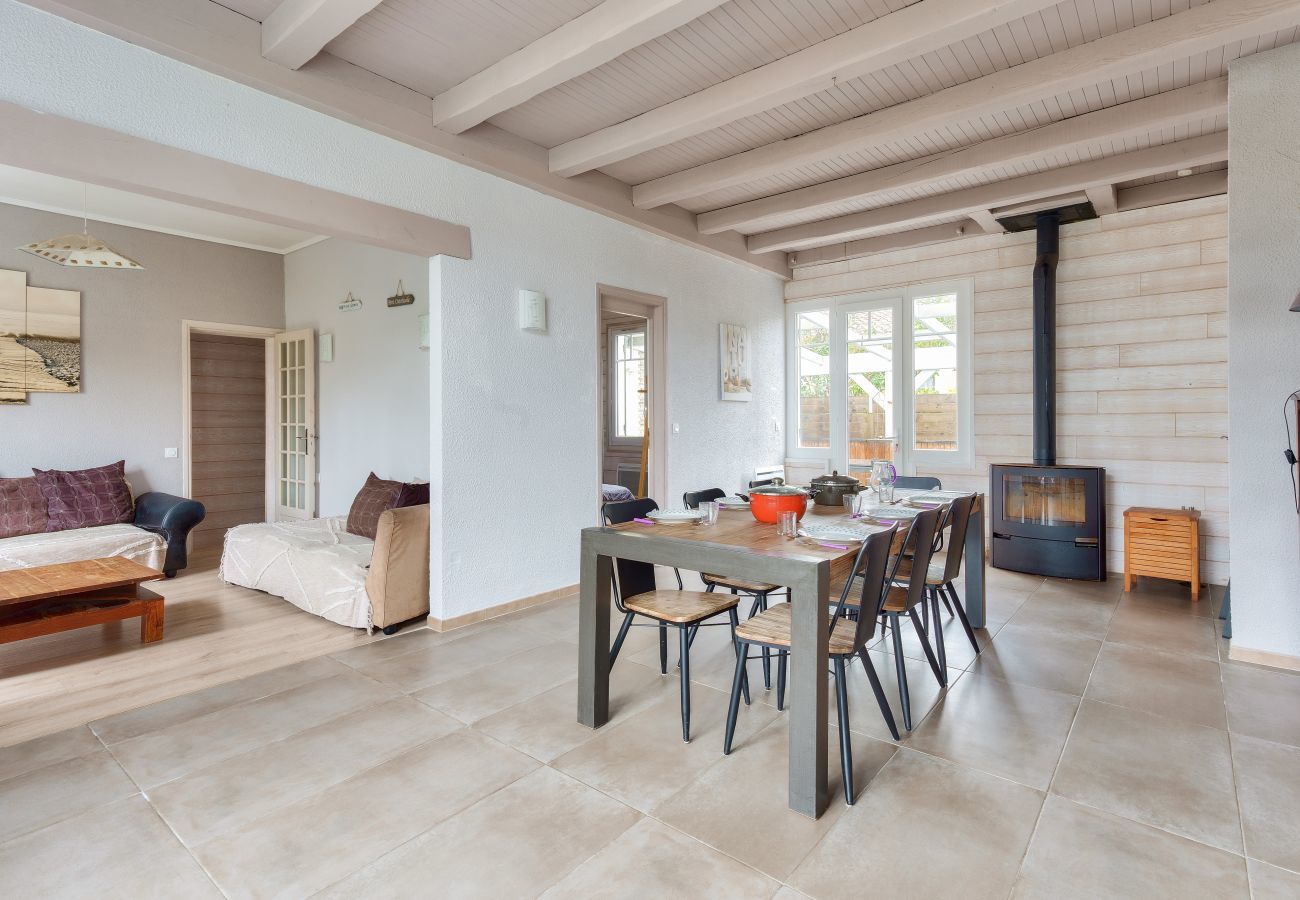 Maison à Andernos-les-Bains - À 350m plage du Betey- Maison pour 9 avec piscine