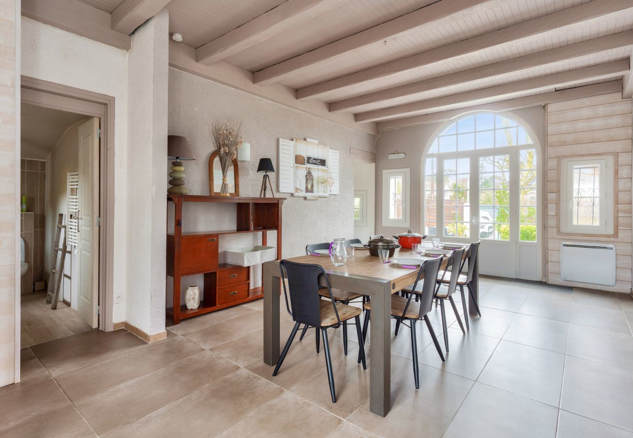 Maison à Andernos-les-Bains - À 350m plage du Betey- Maison pour 9 avec piscine