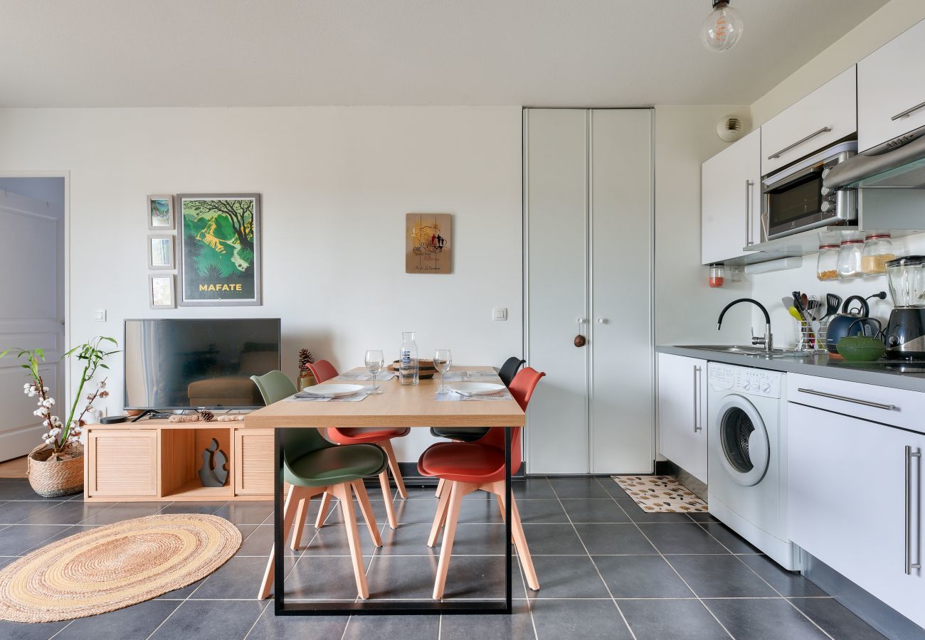 Appartement à Arès - Vacances en duo - 1.7km du Port - Arès