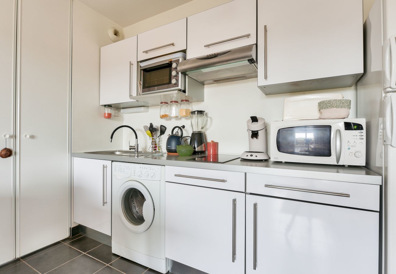 Appartement à Arès - Vacances en duo - 1.7km du Port - Arès