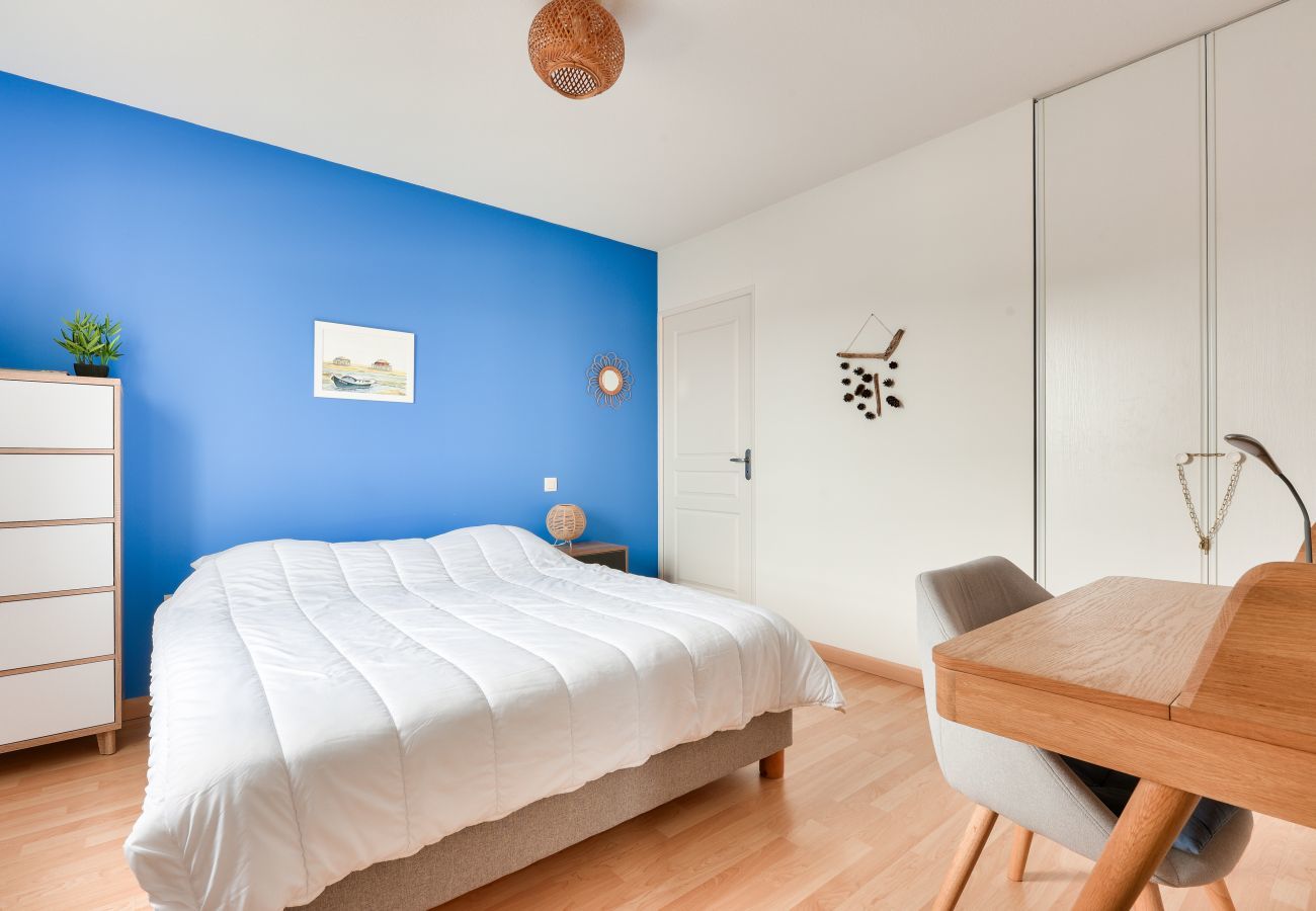 Appartement à Arès - Vacances en duo - 1.7km du Port - Arès