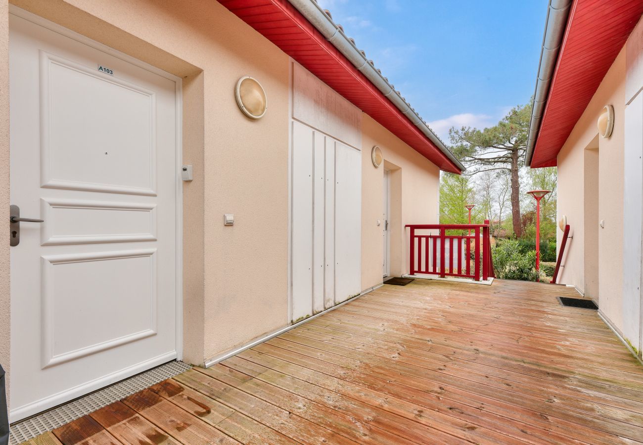 Appartement à Arès - Vacances en duo - 1.7km du Port - Arès