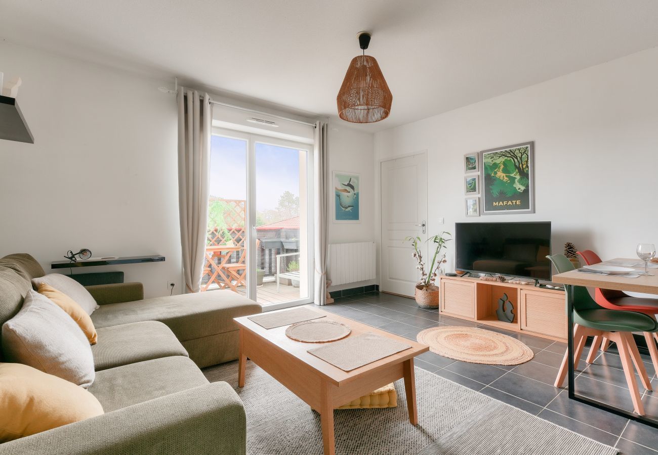 Appartement à Arès - Vacances en duo - 1.7km du Port - Arès