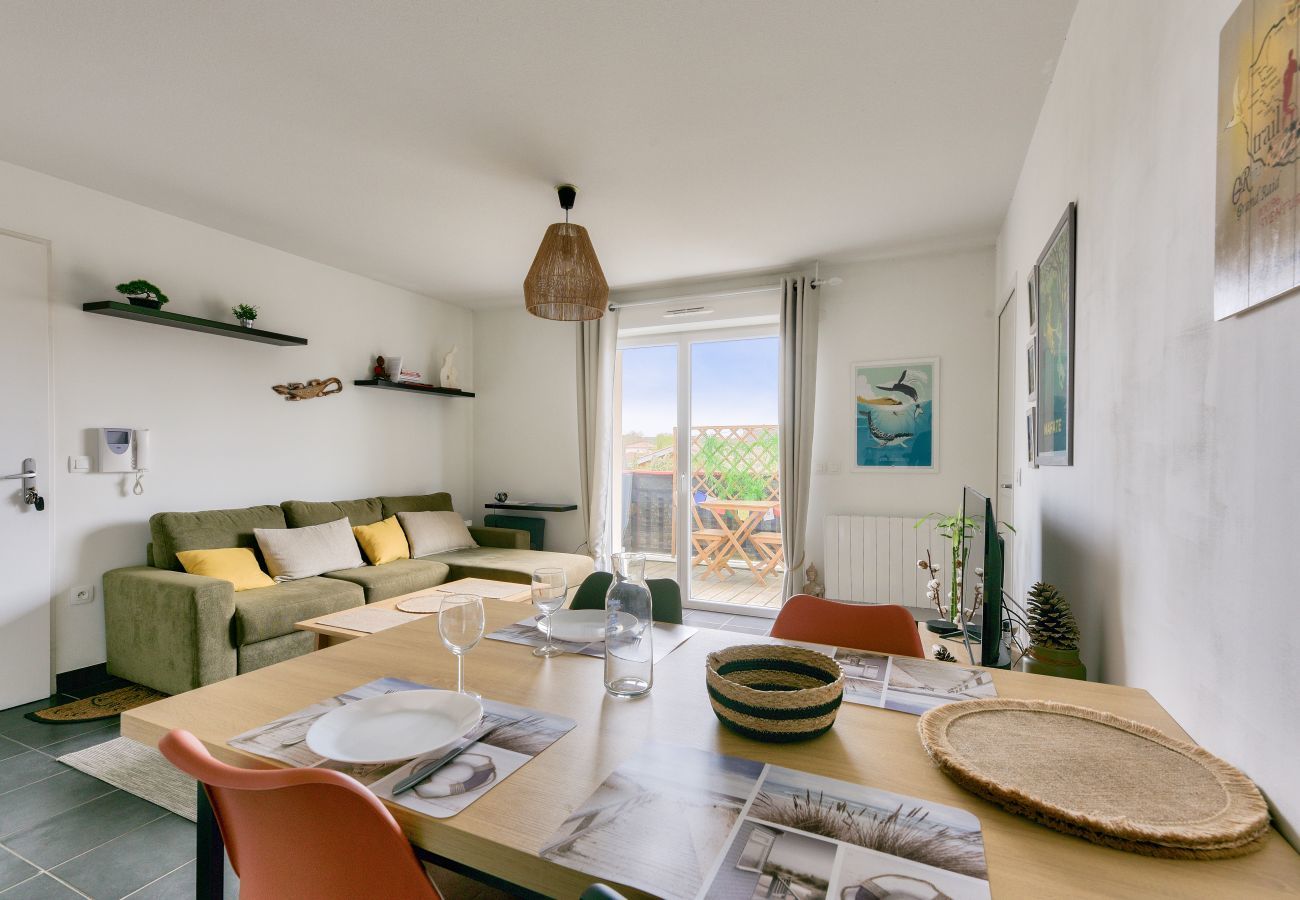 Appartement à Arès - Vacances en duo - 1.7km du Port - Arès