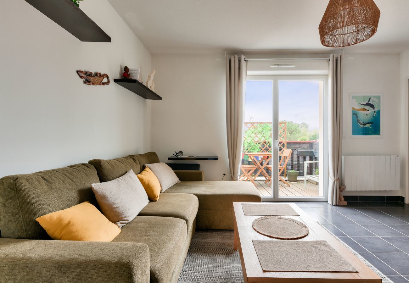 Appartement à Arès - Vacances en duo - 1.7km du Port - Arès