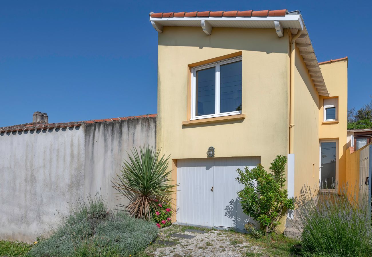 Maison mitoyenne à La Bernerie-en-Retz - Plage à 450m, maison mitoyenne+ jardin clos pour 4