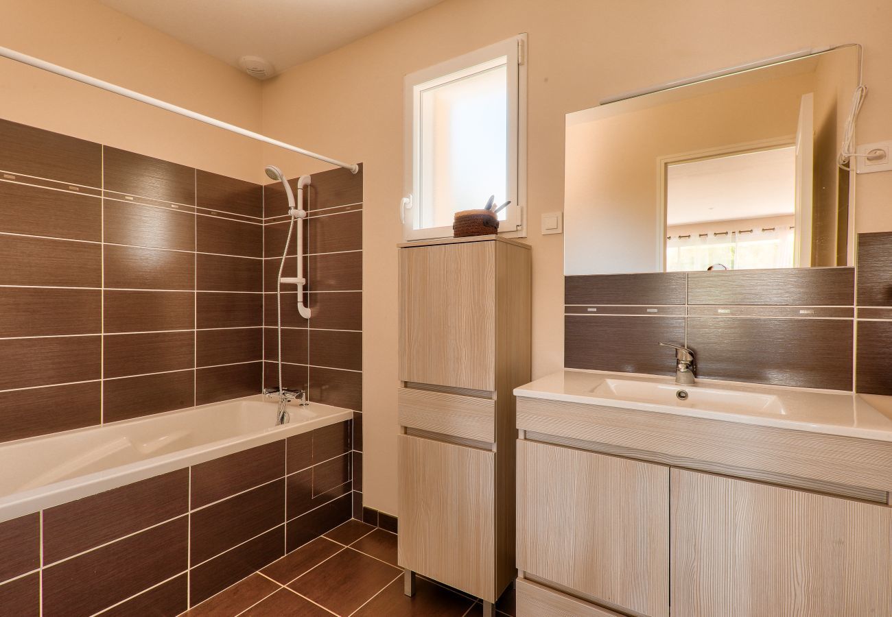 Maison à Sarzeau - 950m de la plage, maison neuve avec jardin pour 4