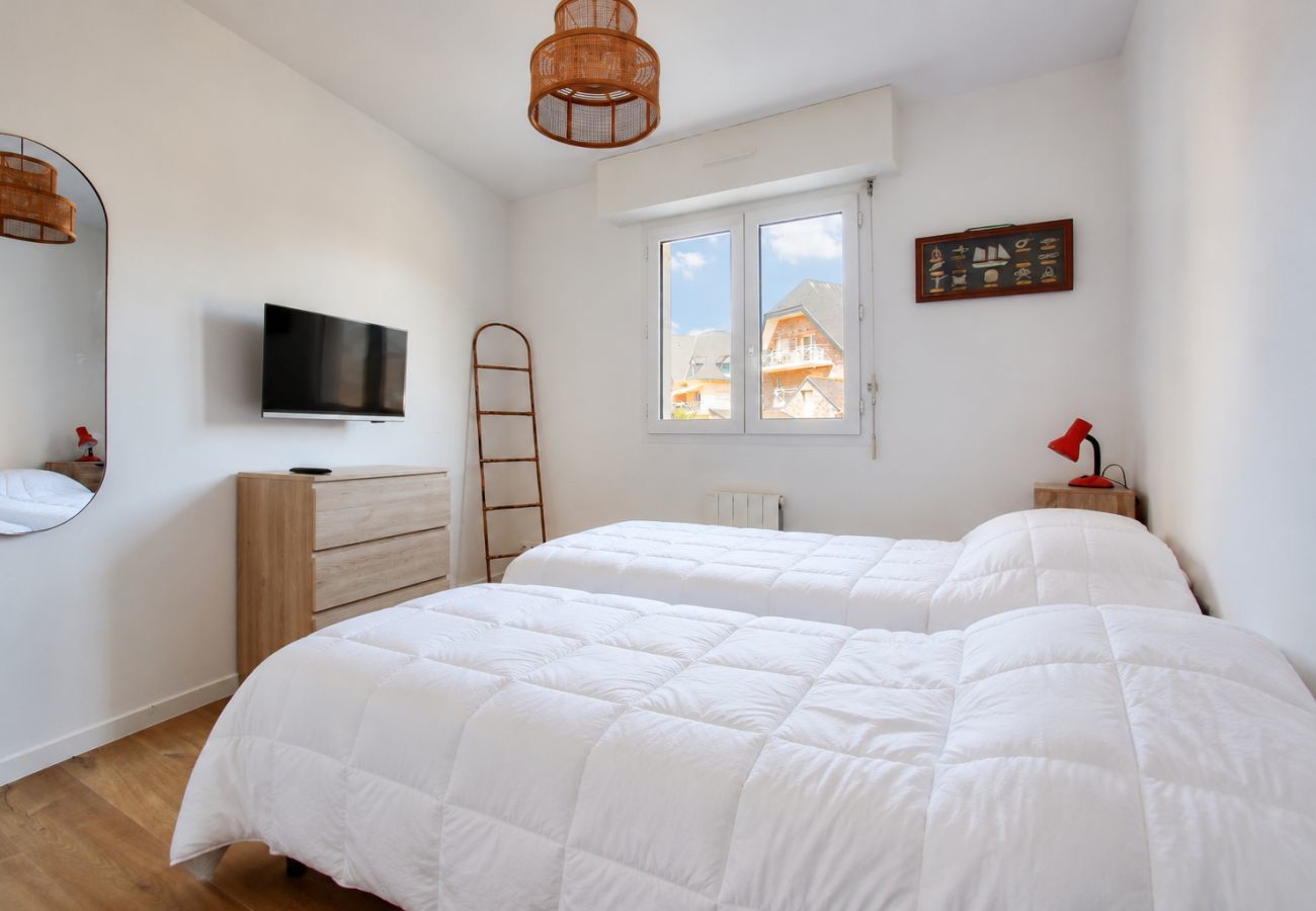Appartement à Erquy - À 25m de la plage, vue mer, appartement pour 4