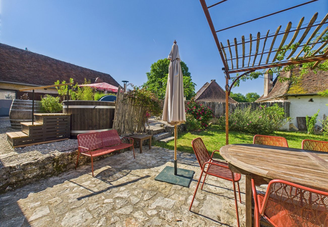 Maison à Fossemagne - Ancienne ferme rénovée pour 6 en 2 logements