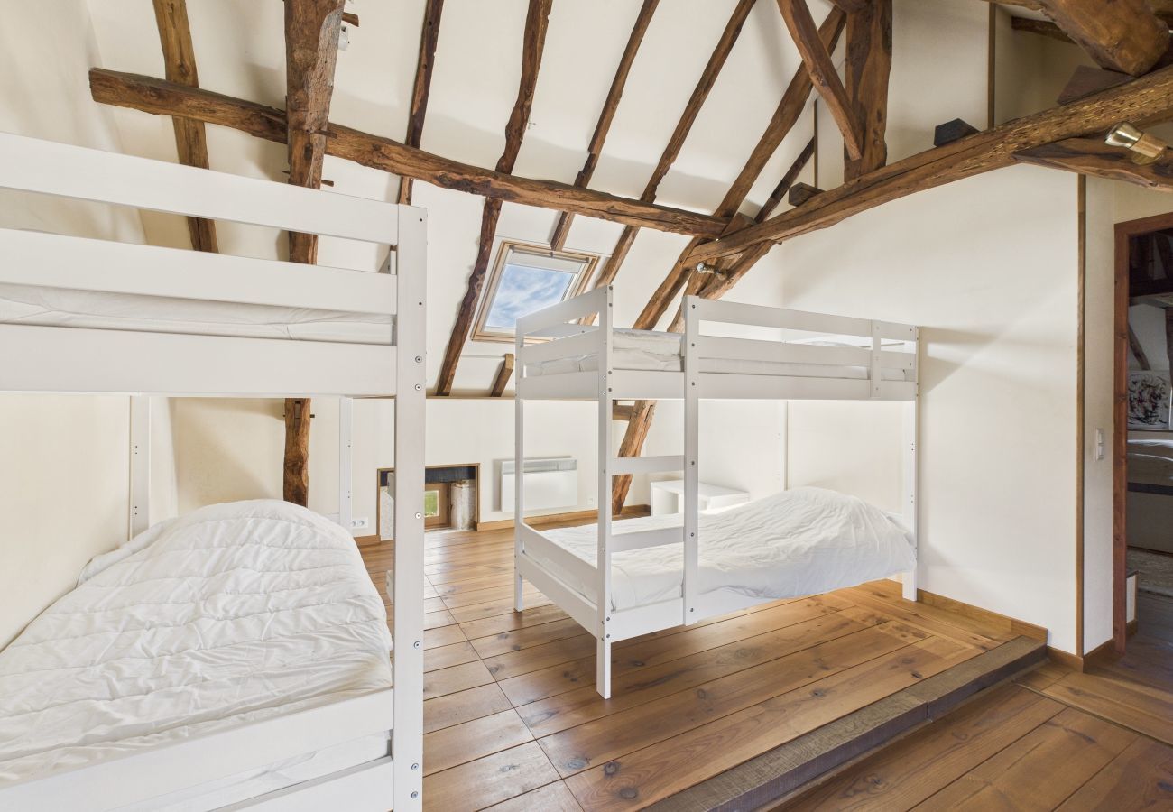 Maison à Gabillou - À la campagne, belle maison pour 8 avec piscine