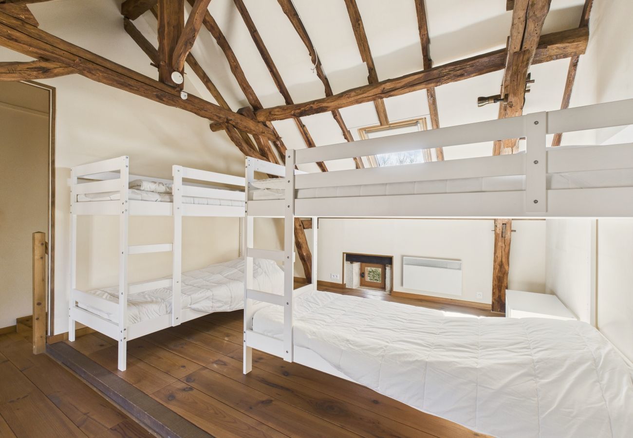 Maison à Gabillou - À la campagne, belle maison pour 8 avec piscine