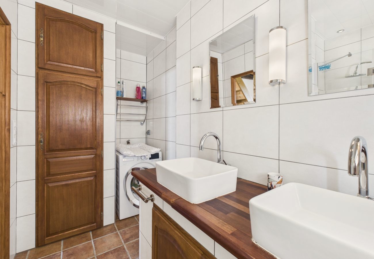 Maison à Gabillou - À la campagne, belle maison pour 8 avec piscine