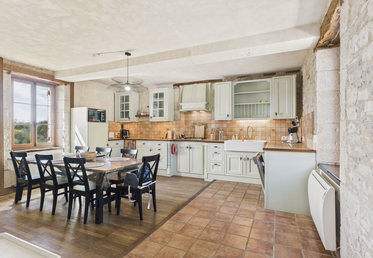 Maison à Gabillou - À la campagne, belle maison pour 8 avec piscine