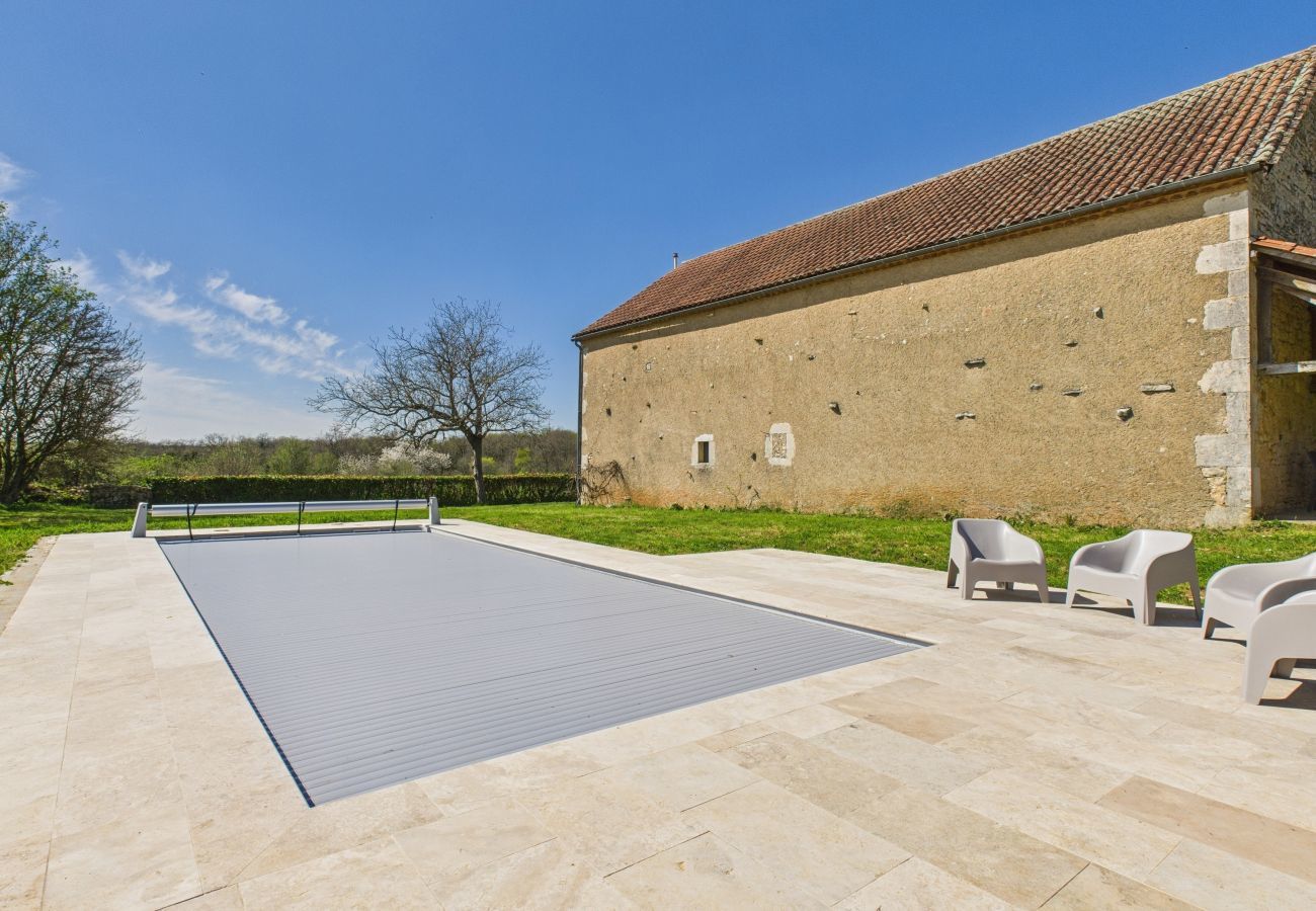 Maison à Gabillou - À la campagne, belle maison pour 8 avec piscine