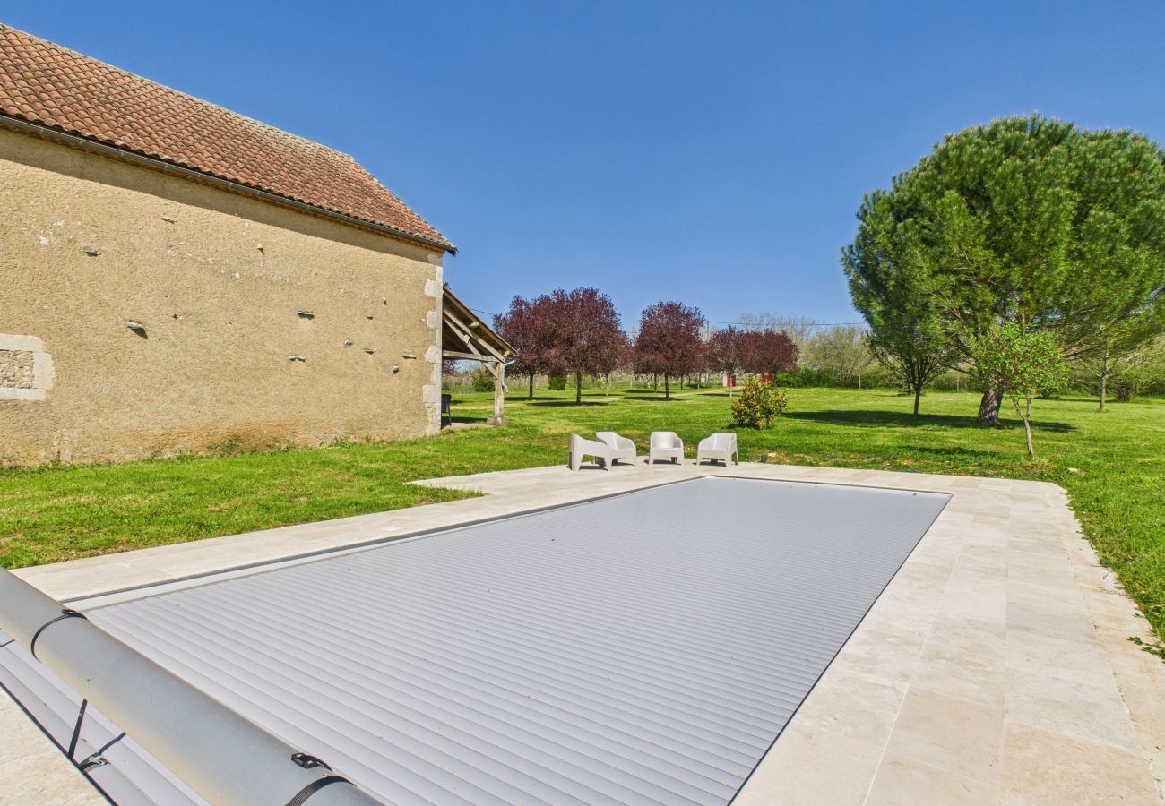 Maison à Gabillou - À la campagne, belle maison pour 8 avec piscine