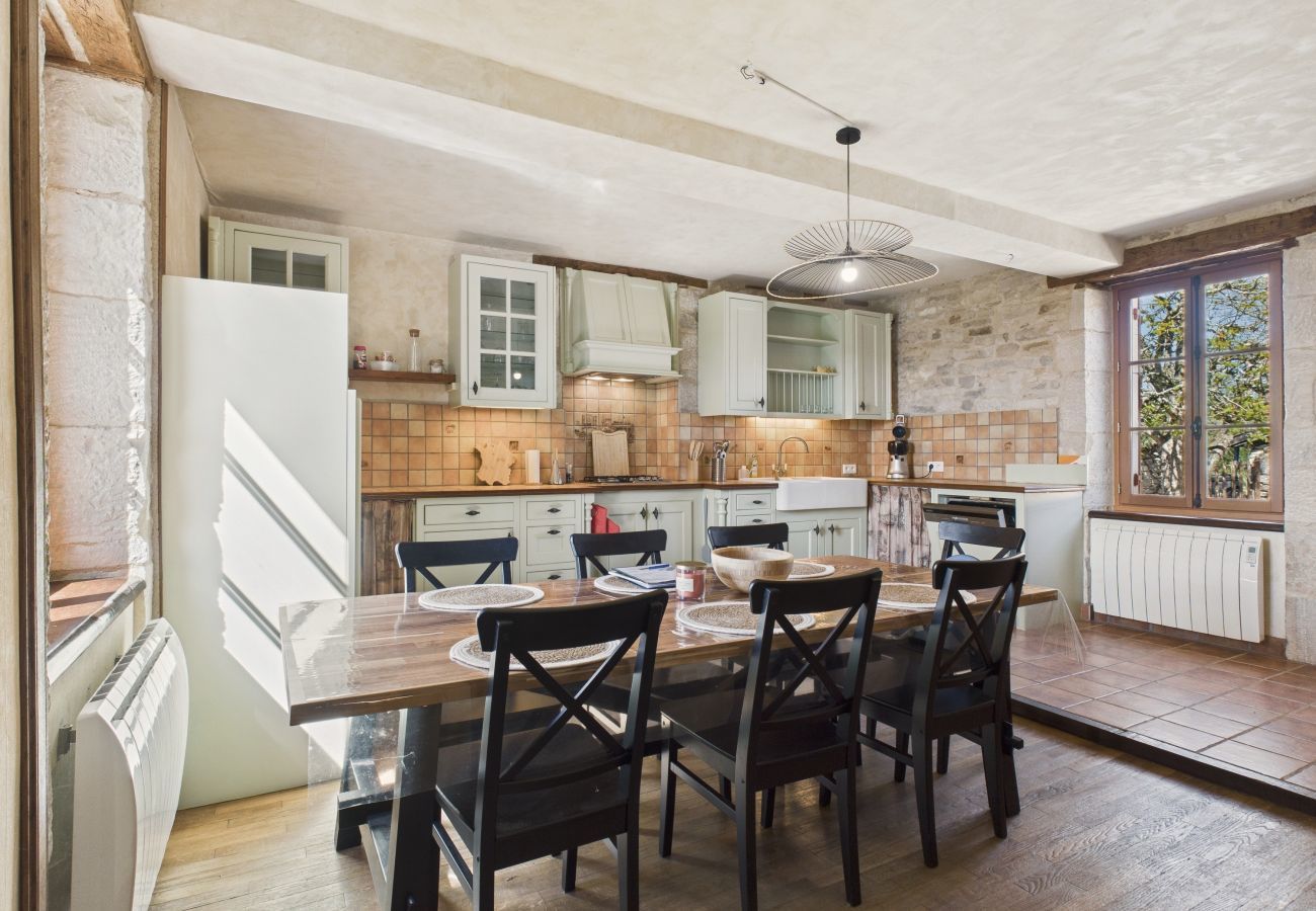 Maison à Gabillou - À la campagne, belle maison pour 8 avec piscine