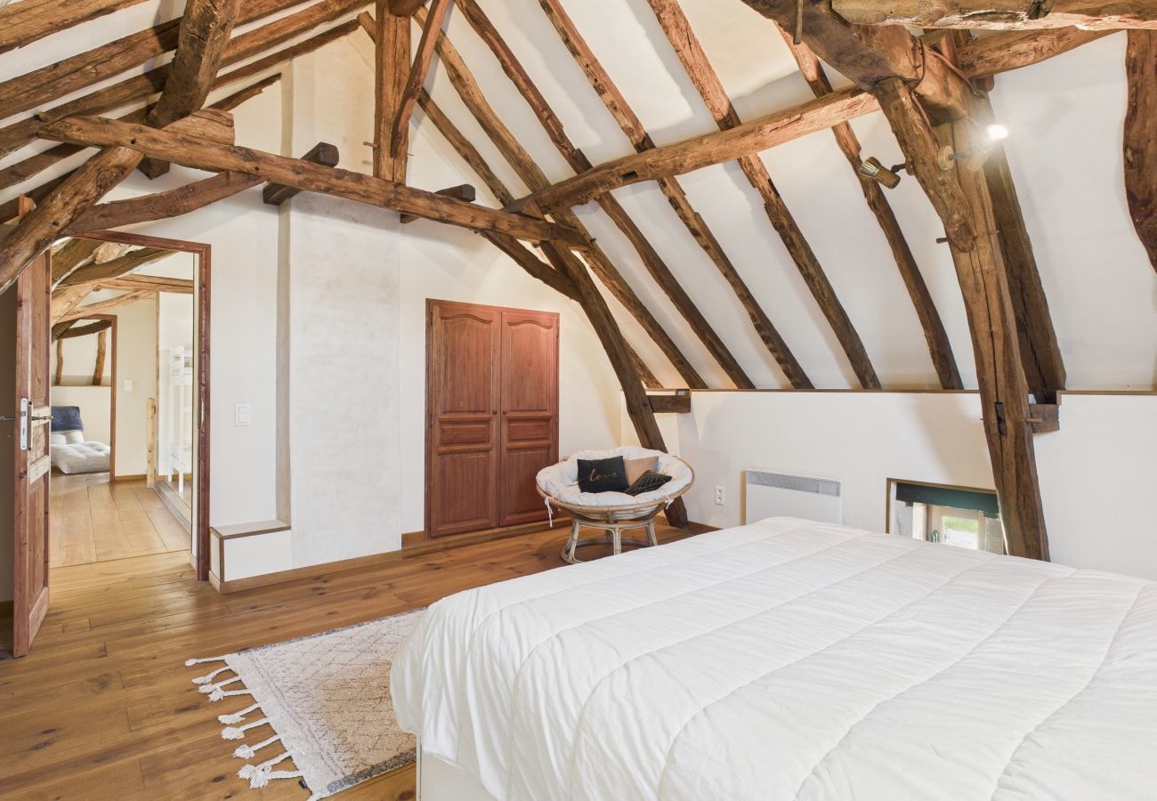 Maison à Gabillou - À la campagne, belle maison pour 8 avec piscine