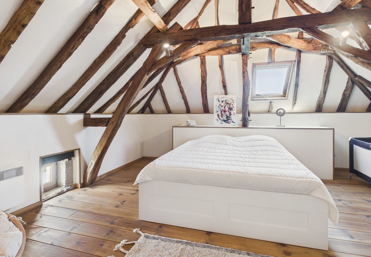 Maison à Gabillou - À la campagne, belle maison pour 8 avec piscine