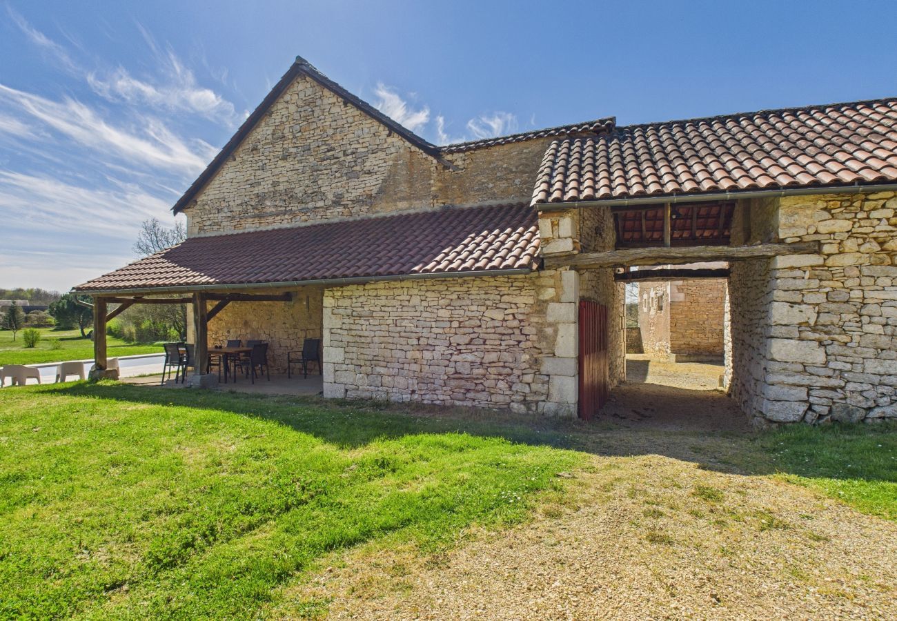 Maison à Gabillou - À la campagne, belle maison pour 8 avec piscine