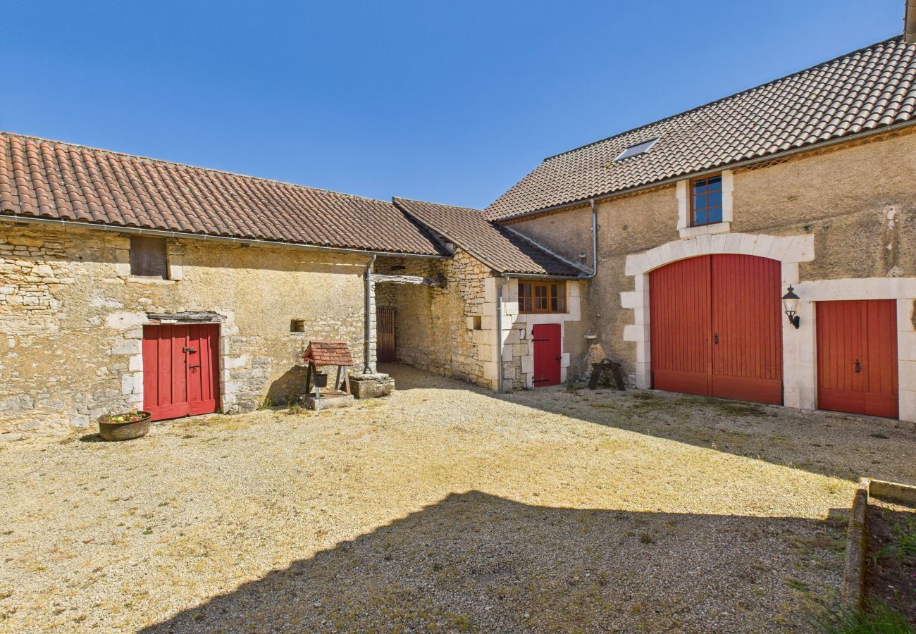 Maison à Gabillou - À la campagne, belle maison pour 8 avec piscine