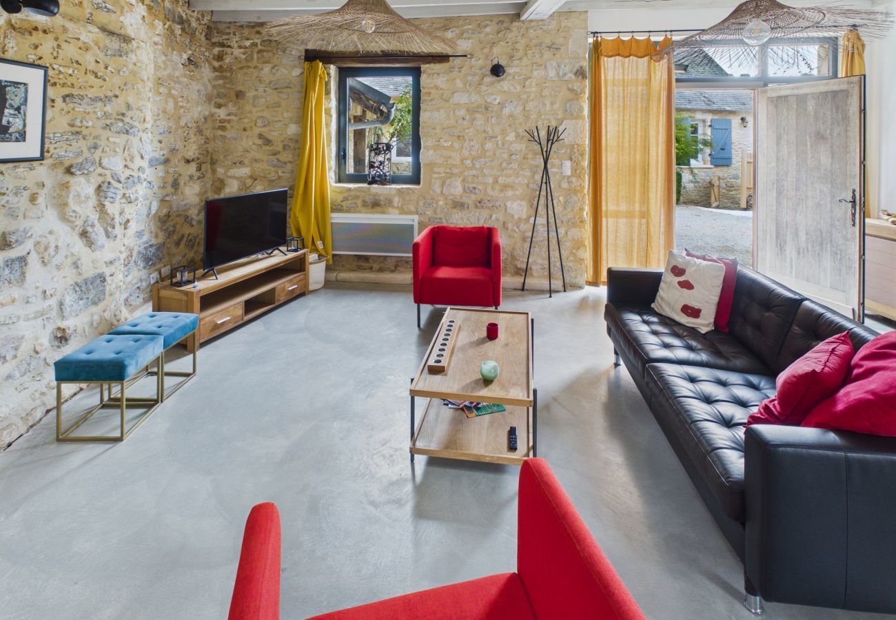 Maison à Coly - Coeur de village, maison pour 8 avec piscine