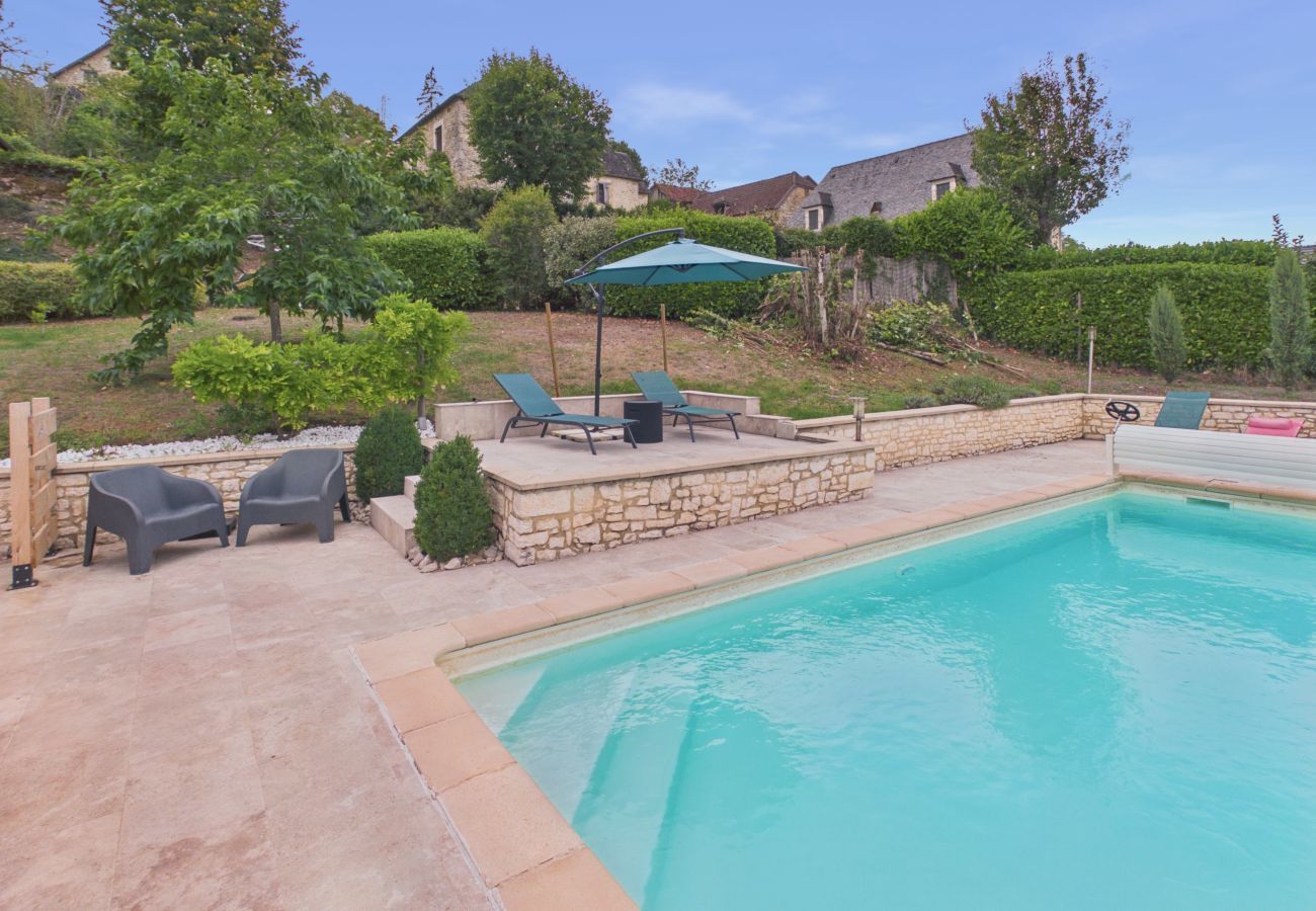 Maison à Coly - Coeur de village, maison pour 8 avec piscine