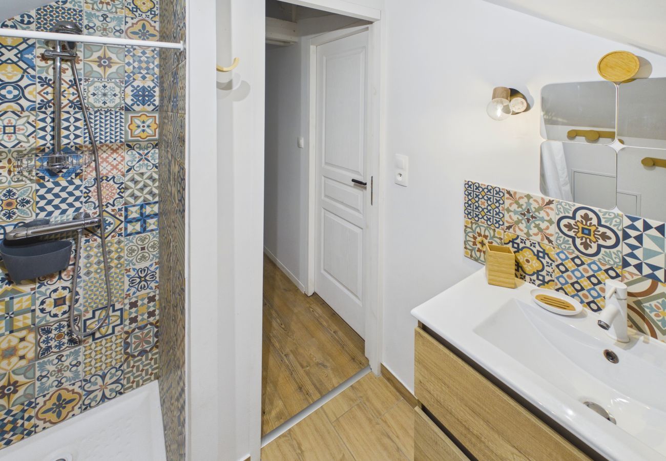 Maison à Coly - Coeur de village, maison pour 8 avec piscine