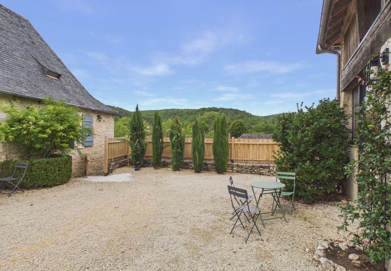 Maison à Coly - Coeur de village, maison pour 8 avec piscine