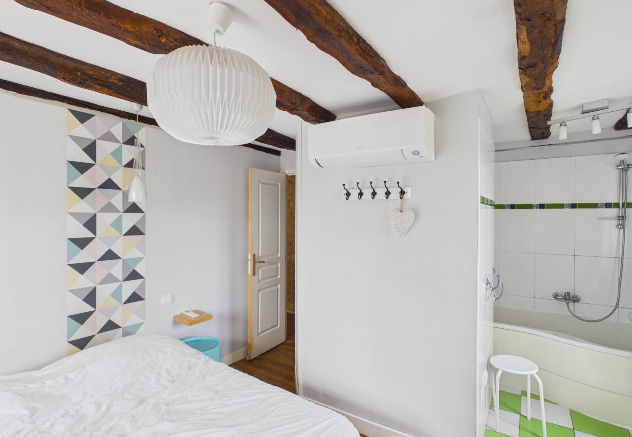 Maison à Coly - Coeur de village, maison pour 8 avec piscine
