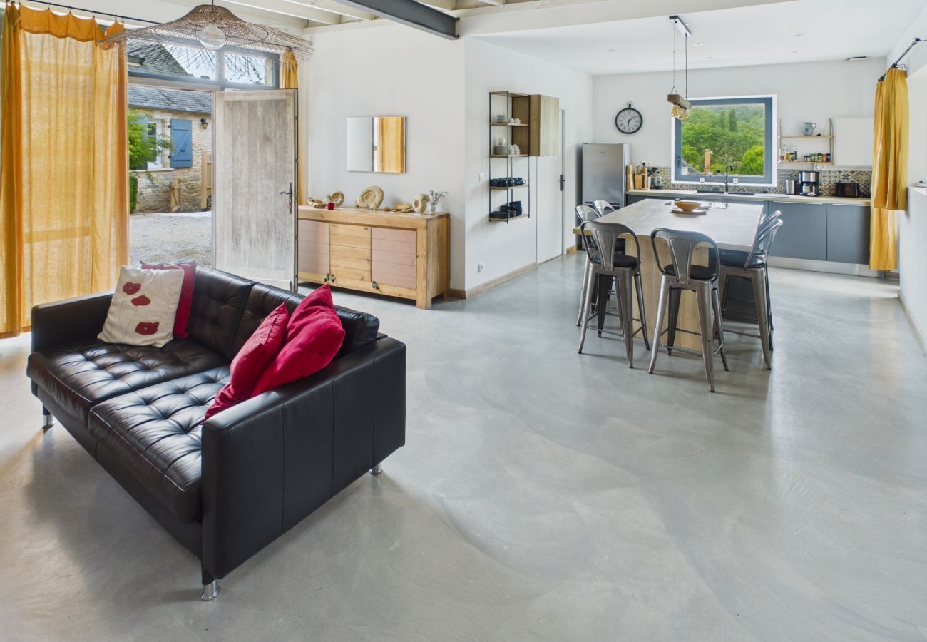 Maison à Coly - Coeur de village, maison pour 8 avec piscine