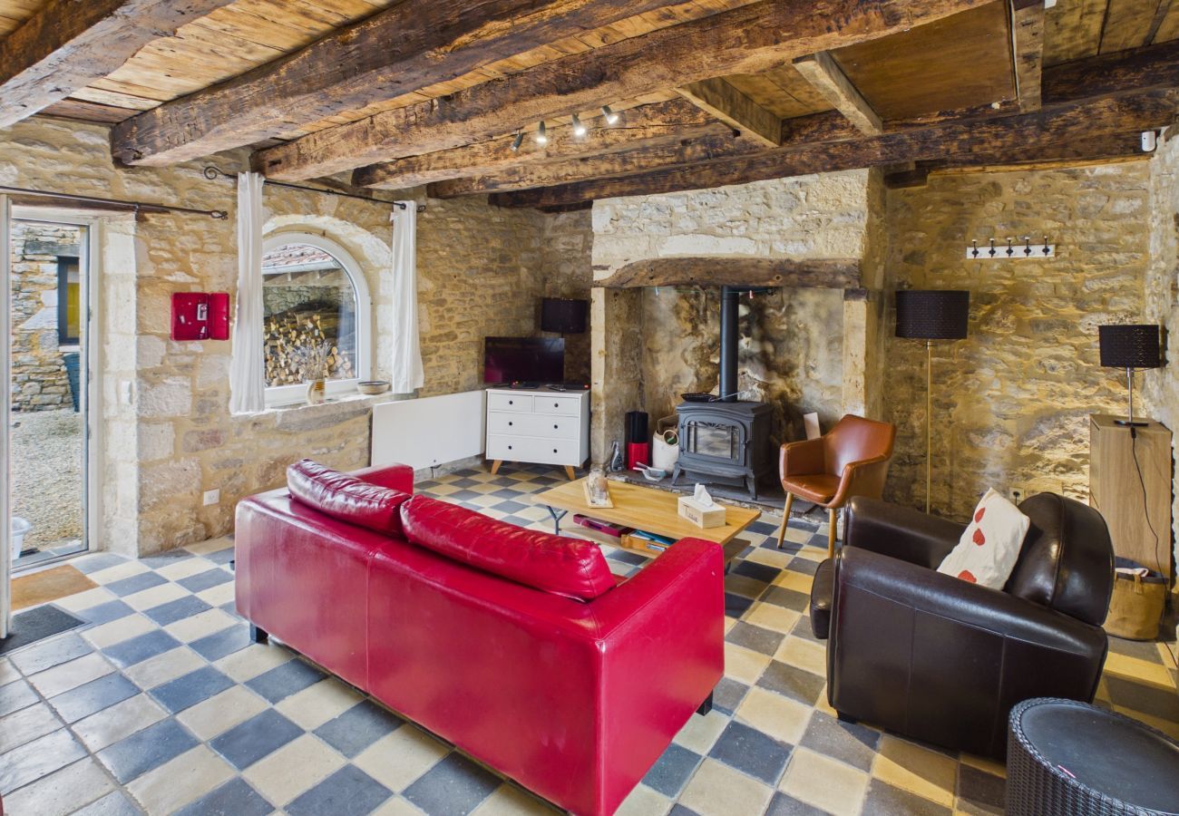 Maison à Coly - Coeur de village, maison pour 8 avec piscine