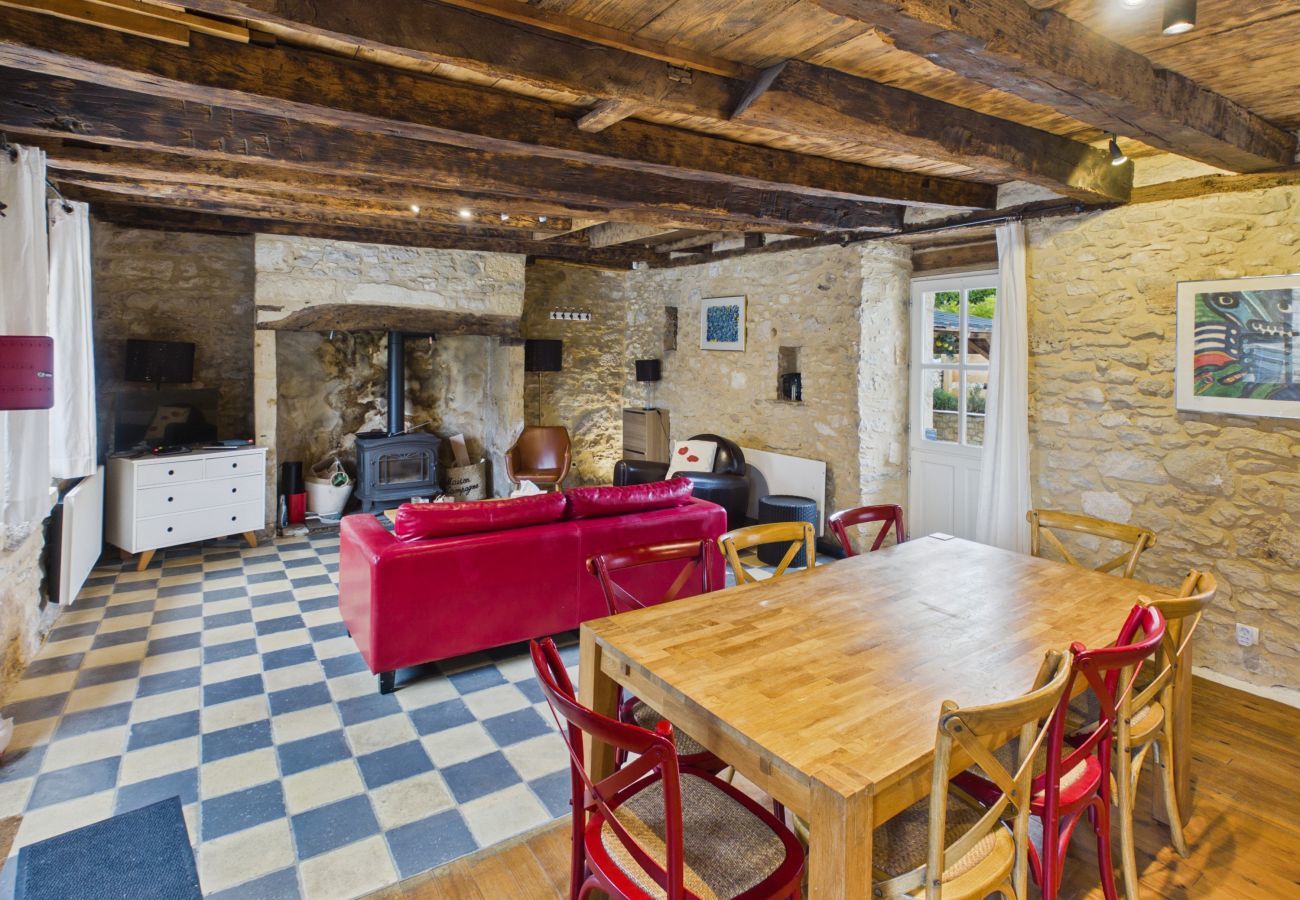 Maison à Coly - Coeur de village, maison pour 8 avec piscine