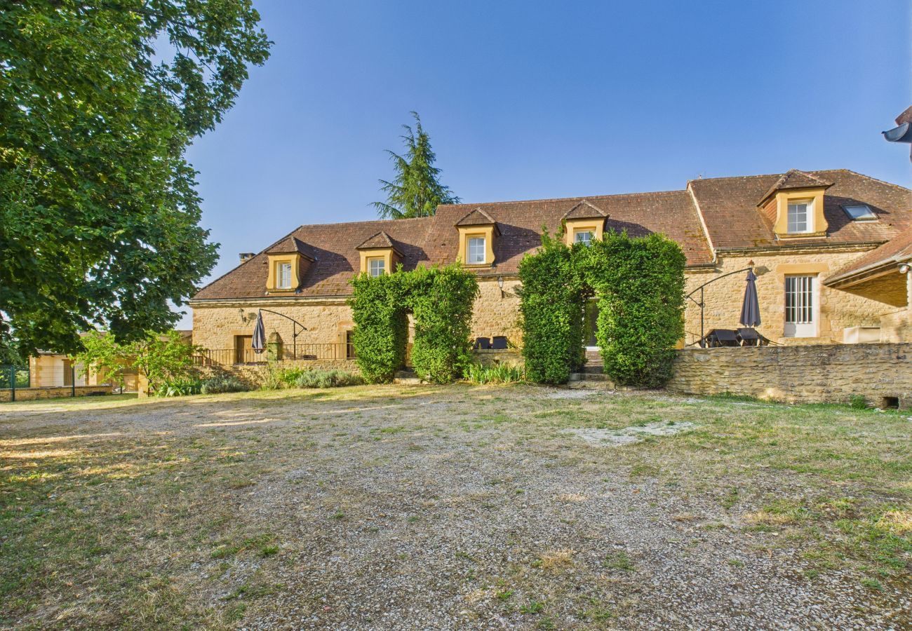 Maison à La Chapelle-Aubareil - Grande maison pour 15 avec piscine et tennis