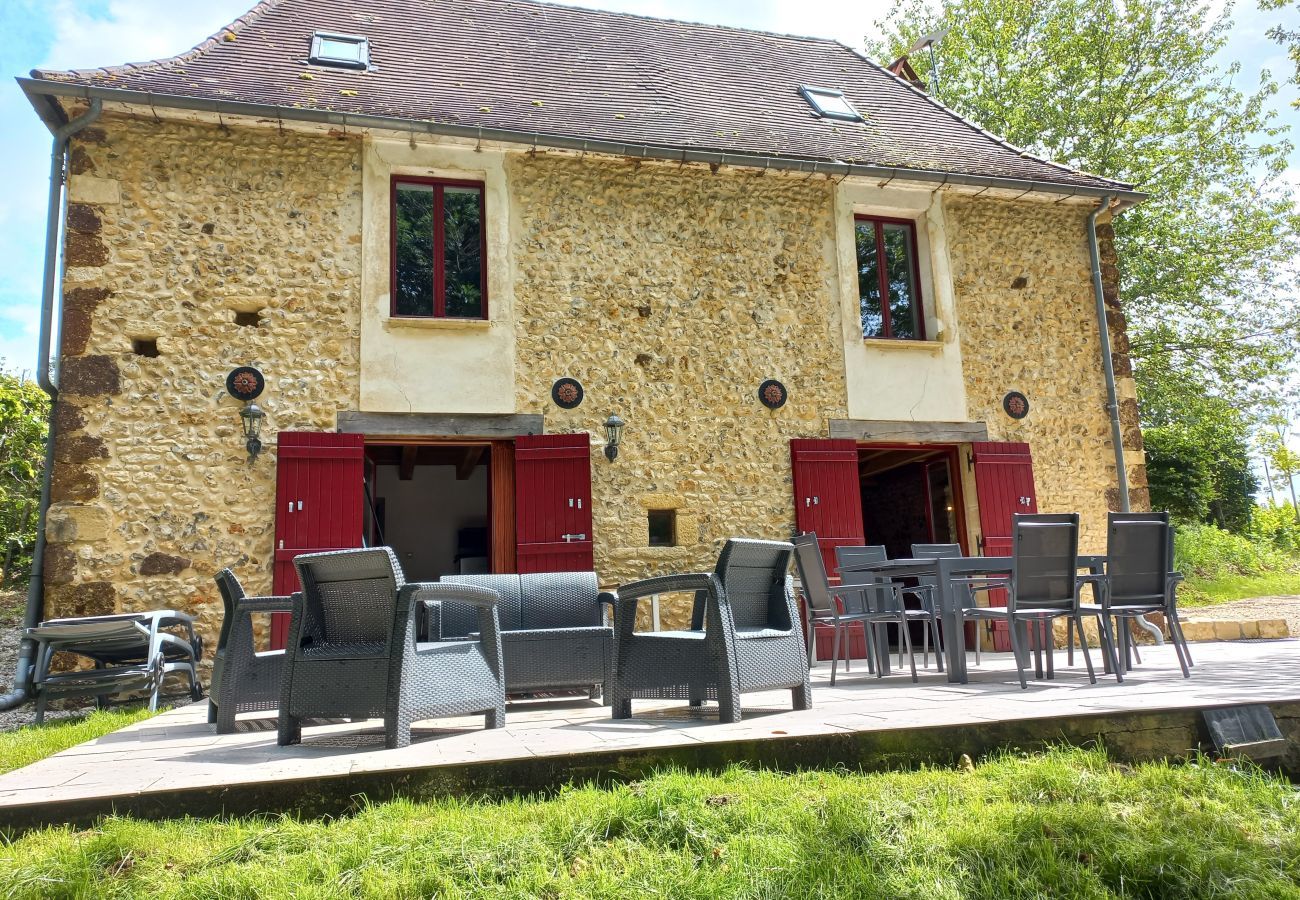 Maison à Rouffignac-Saint-Cernin-de-Reilhac - Au coeur de la Dordogne, maison pour 6, piscine