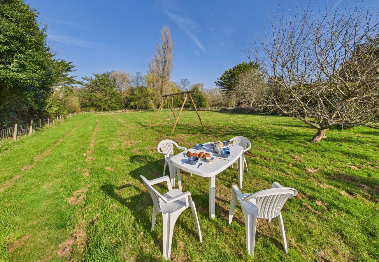 Maison à Saint-Jean-Trolimon - Agréable maison avec grand jardin pour 4