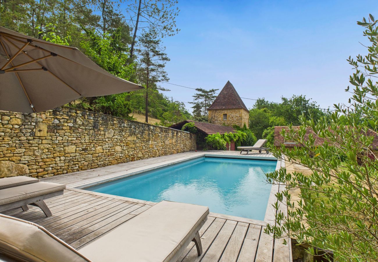 Maison à Saint-Léon-sur-Vézère - Belle maison avec piscine pour 6 personnes