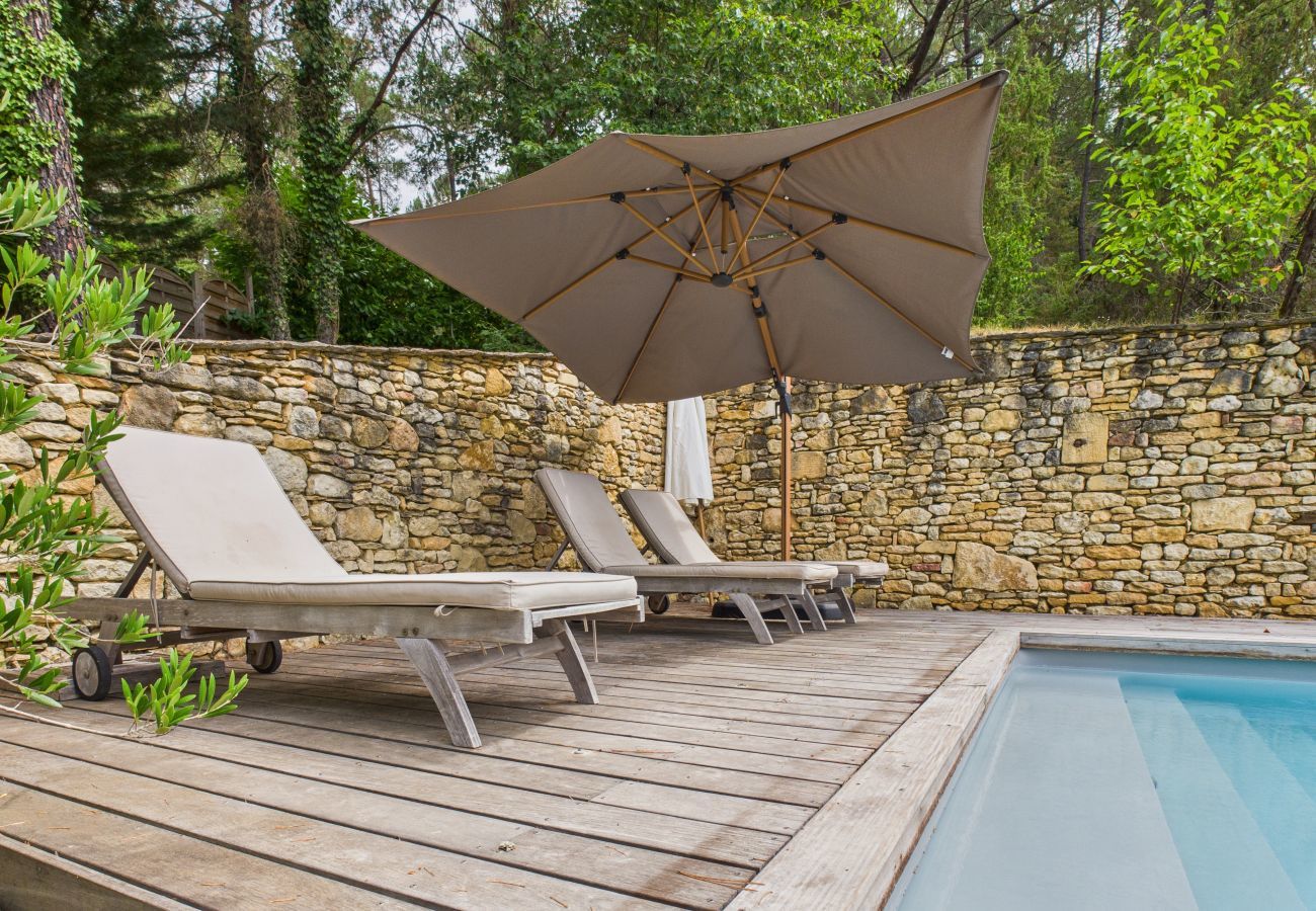 Maison à Saint-Léon-sur-Vézère - Belle maison avec piscine pour 6 personnes