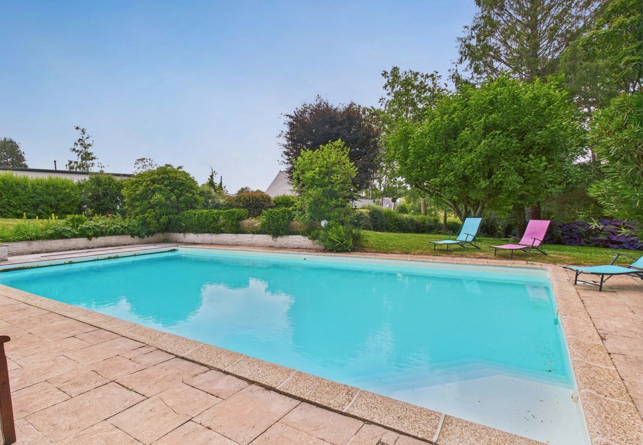 Maison à Pleuven - Piscine chauffée,  Grand jardin,  maison pour 8