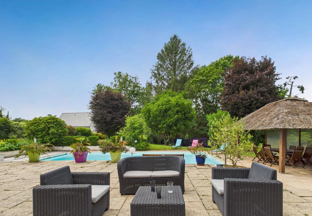 Maison à Pleuven - Piscine chauffée,  Grand jardin,  maison pour 8