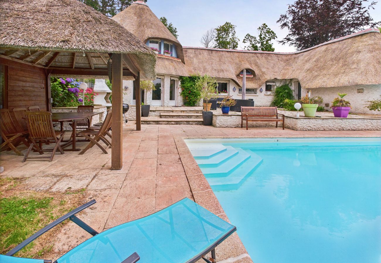 Maison à Pleuven - Piscine chauffée,  Grand jardin,  maison pour 8