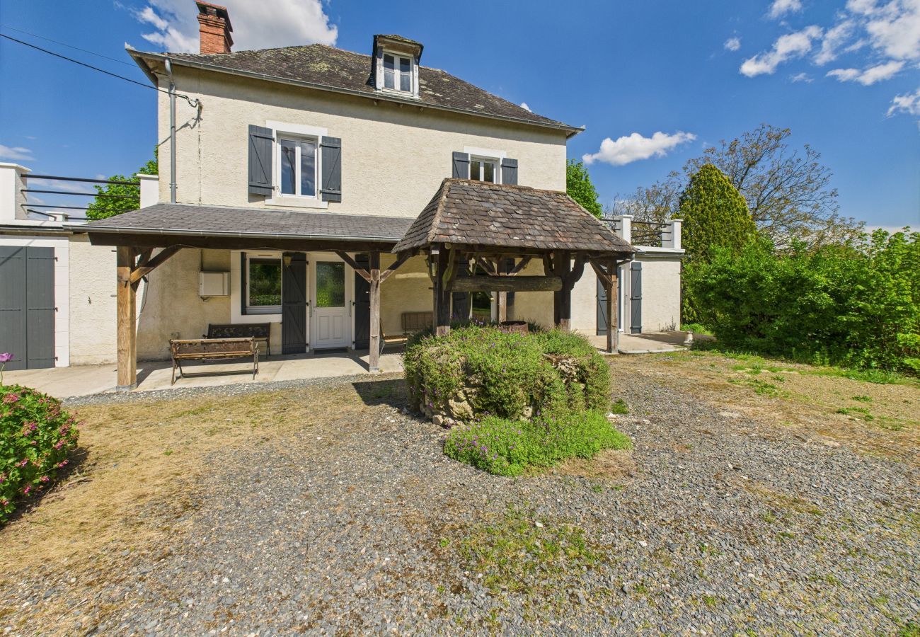 Maison à Terrasson-Lavilledieu - Grand jardin et terrasse pour 7 personnes