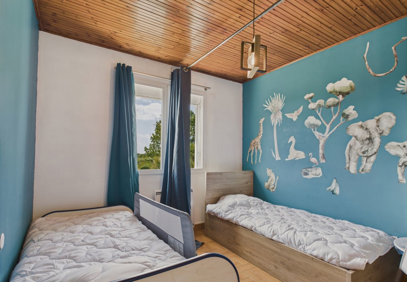 Maison à Le Bernard - Maison pour 2 adultes et 2 enfants avec jardin 