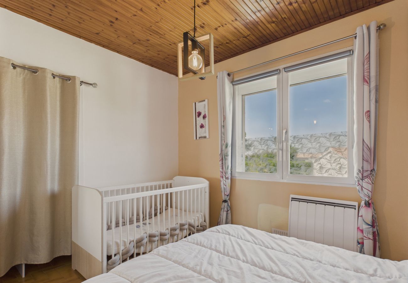 Maison à Le Bernard - Maison pour 2 adultes et 2 enfants avec jardin 